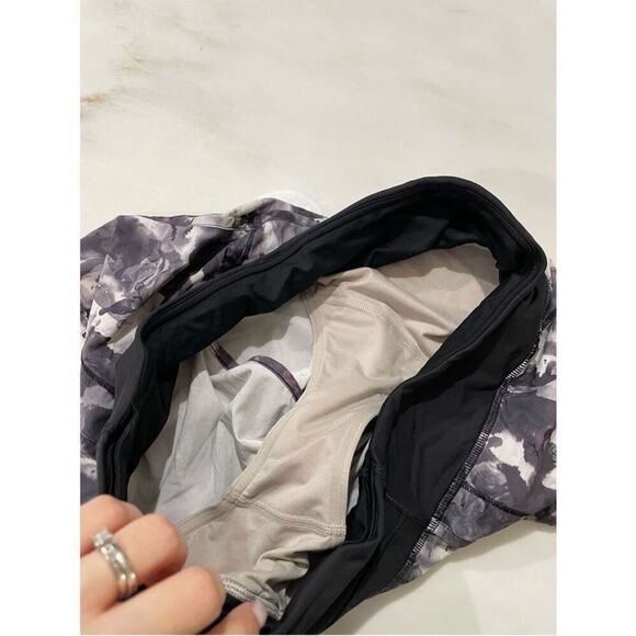 Lululemon Run Speed Floral print shorts size 8 - Picture 2 of 5